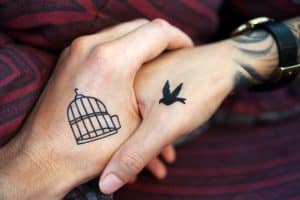 tatouages couple mains